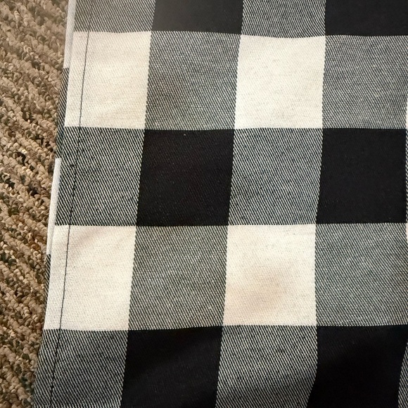 Black and White buffalo Tablecloth by Robert Stanley NWOT opened but never used - Picture 3 of 7